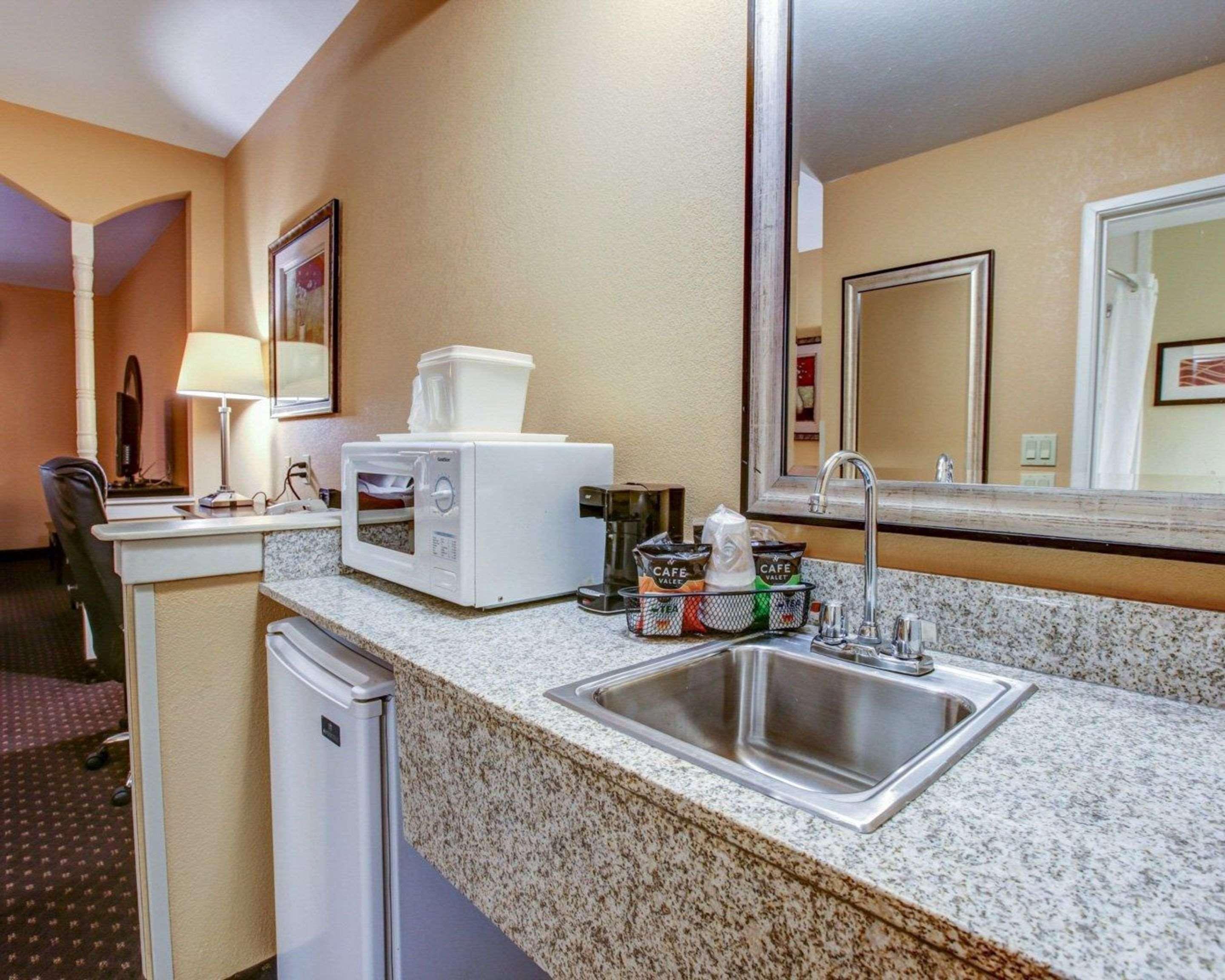 גודלטסוויל Comfort Suites At Rivergate Mall מראה חיצוני תמונה